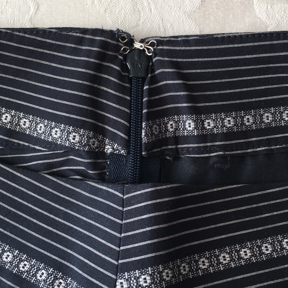 Loft, Navy and White, Side Zip, Dress Shorts, Sz 8. - Picture 7 of 8